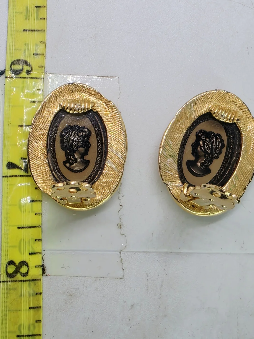 N/A elegant gold